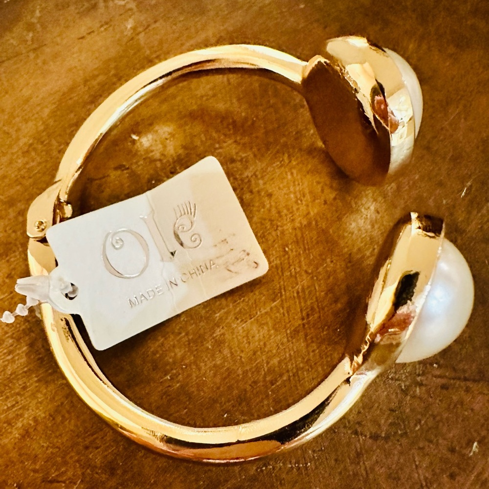 🎁NWT Gold Pearl Bracelet Adjustable🎁 - Picture 2 of 3